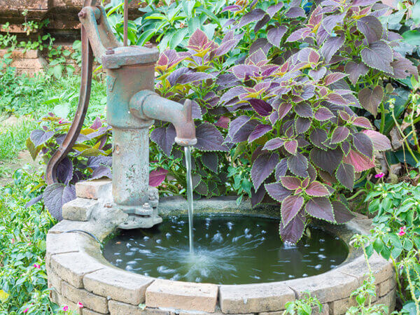 Brunnen im Garten – was erlaubt ist und wie es geht