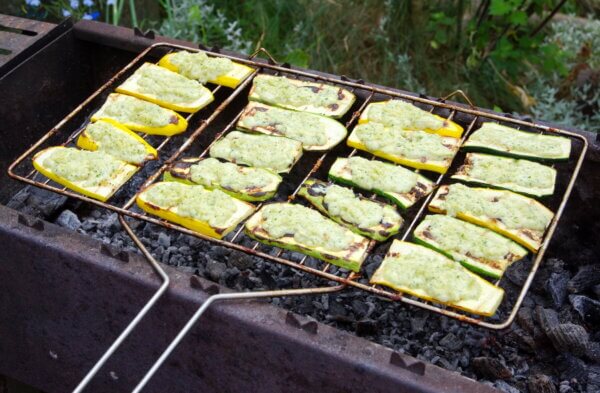 Zucchini auf dem Grill